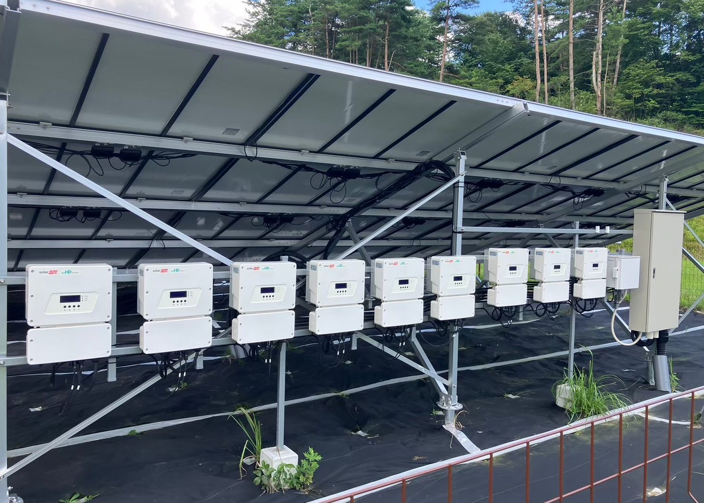 自社発電所に設置したSolarEdge製パワーコンディショナ